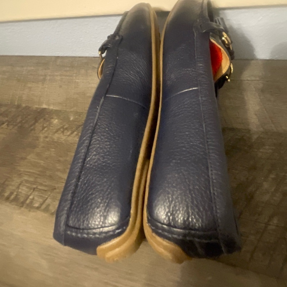 Talbots Navy Blue Leather Loafers with
Gold Hardware Made In Vietnam Size 8M - Picture 10 of 14